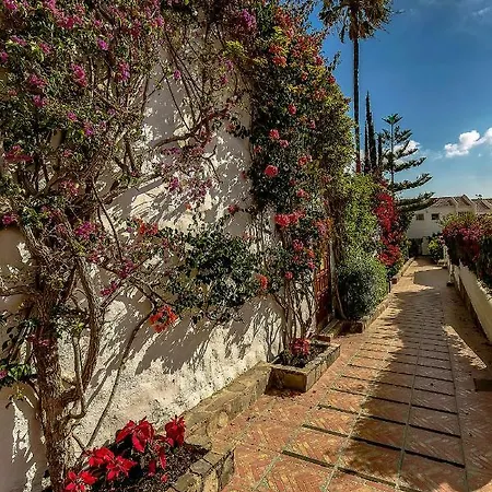 Lovely House In Americas *